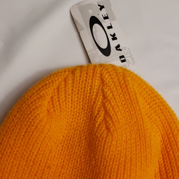 OAKLEY-BARROW BEANIE ORANGE HAT - Picture 7 of 9